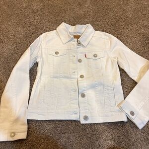 Girls Levi’s white denim jacket. Size M
